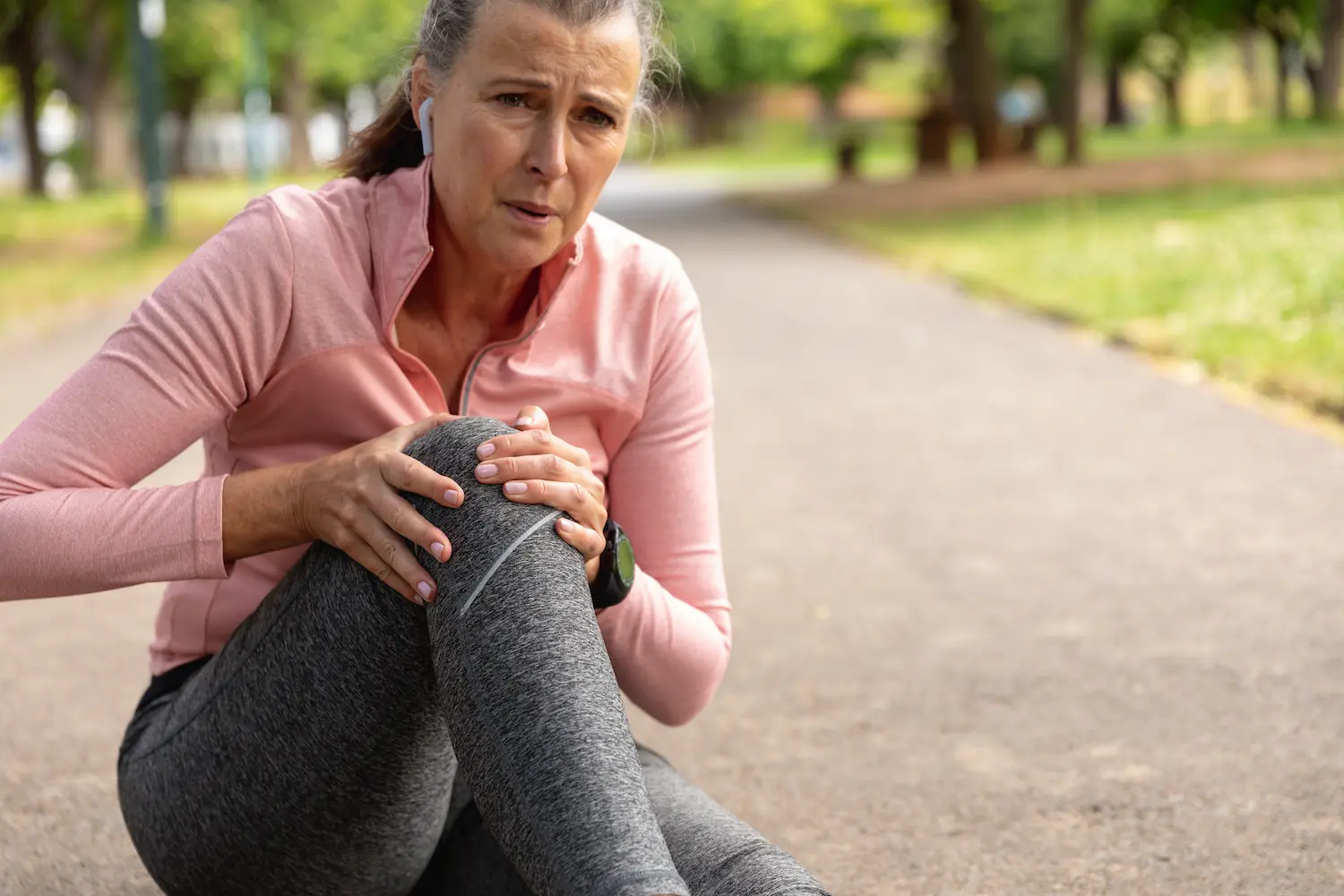 exhausted-jogger-woman-in-the-park-2025-04-04-05-52-03-utc